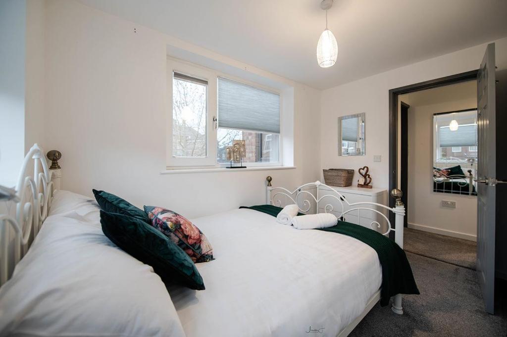 Air Host And Stay - Apartment 5 Broadhurst Court Sleeps 6 Minutes From Town Centre Stockport Ngoại thất bức ảnh