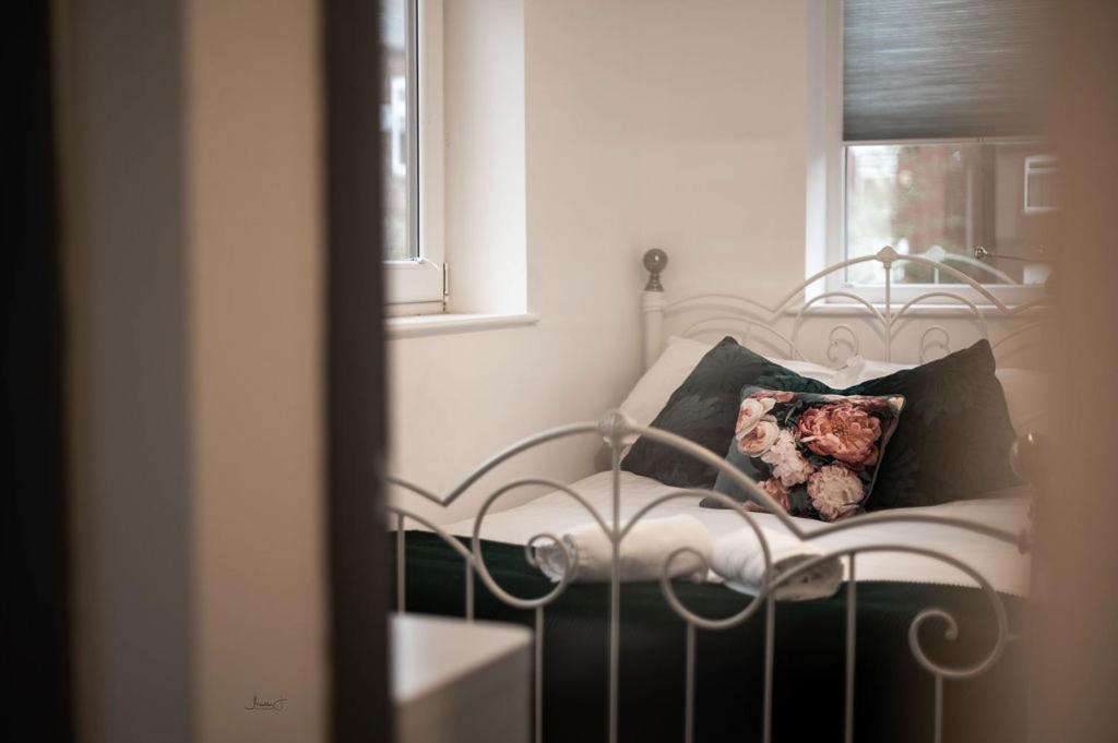 Air Host And Stay - Apartment 5 Broadhurst Court Sleeps 6 Minutes From Town Centre Stockport Ngoại thất bức ảnh